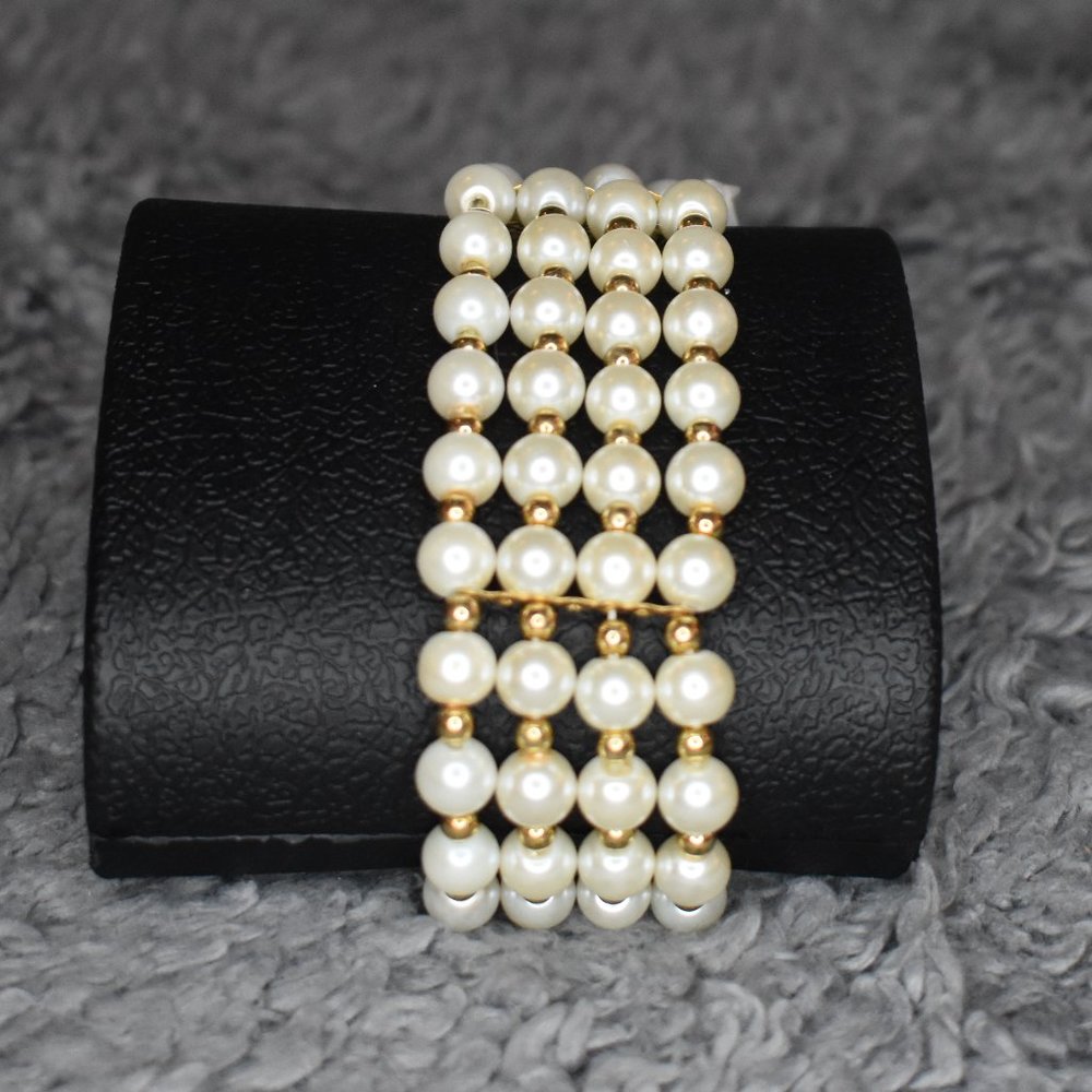 🔥 3/$15 NWT Princess Accessories Faux Pearl Four Strand Strech Bracelet
